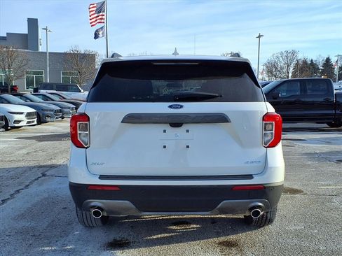 Used 2023 Ford Explorer XLT w/ Equipment Group 202A image 5