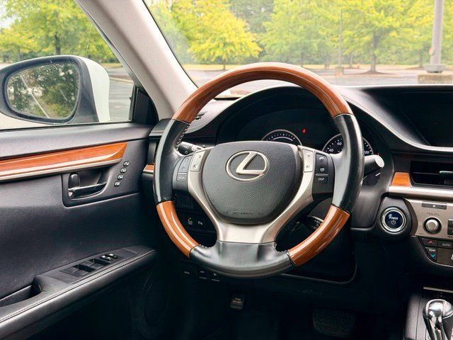 Used 2013 Lexus ES 300h w/ Luxury Pkg FWD image 20
