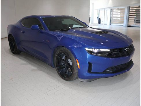 Used 2021 Chevrolet Camaro LT w/ Technology Package RWD image 7