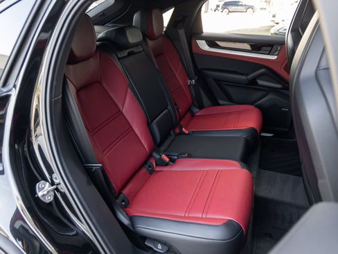 Certified 2026 Porsche Cayenne E-Hybrid Coupe AWD/4WD image 38
