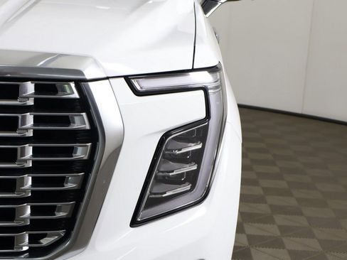 Used 2025 GMC Yukon XL Denali AWD/4WD image 21