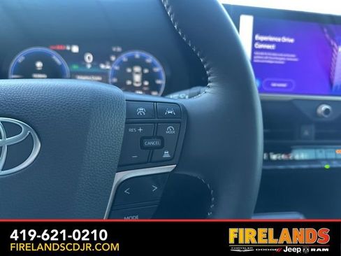 Used 2025 Toyota Crown XLE image 21