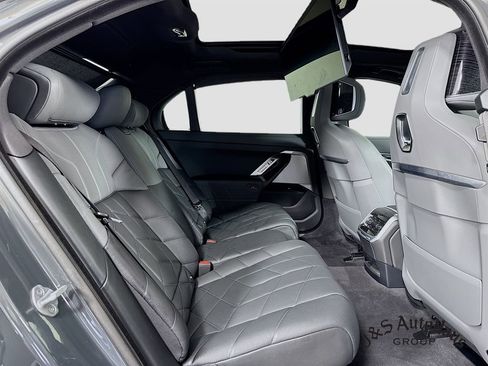 Used 2024 BMW 760i xDrive w/ Luxury Rear Seating Package image 35