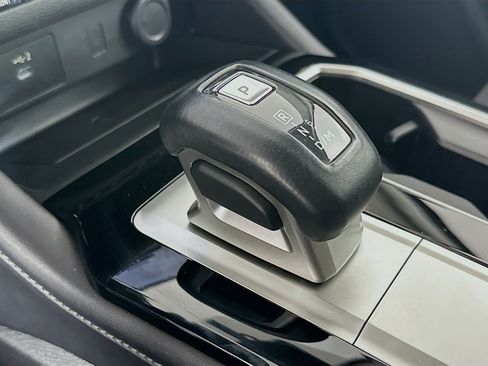 Used 2025 Mitsubishi Outlander SE FWD image 25