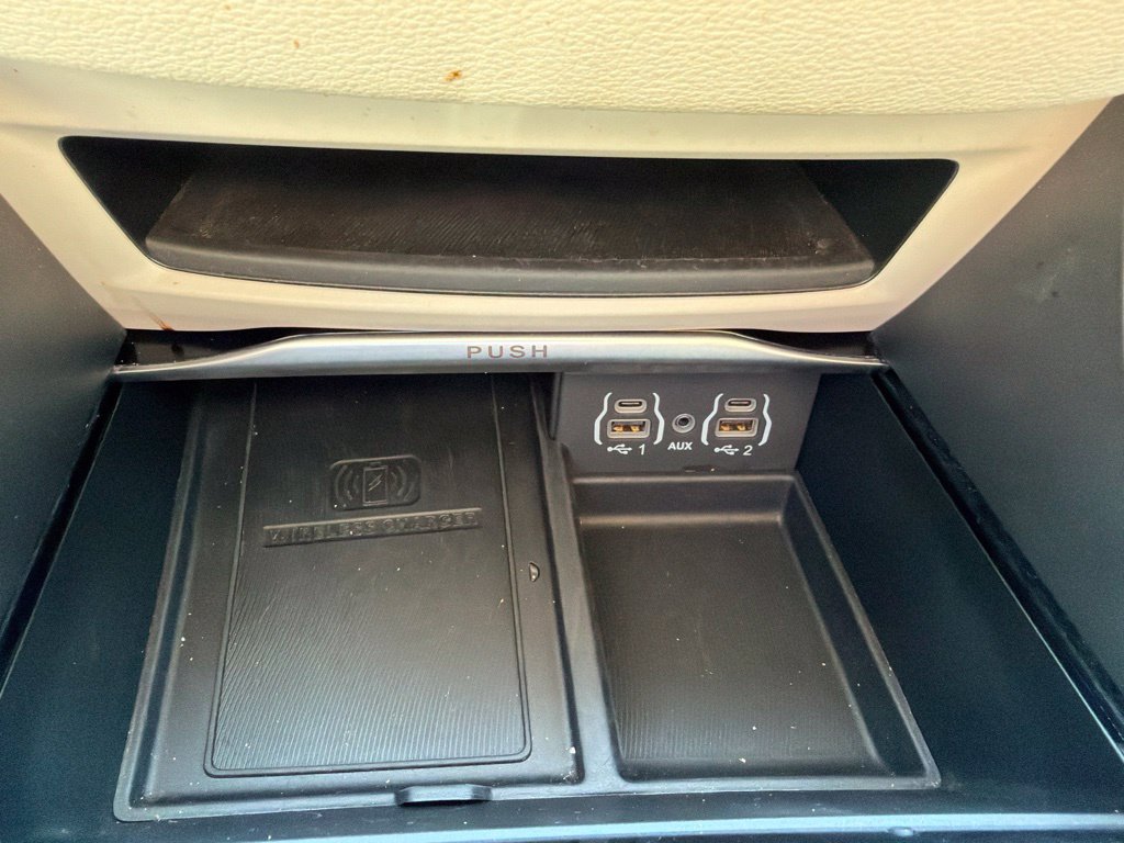 Used 2023 Chrysler Pacifica Limited FWD image 37