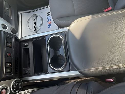 Used 2021 Nissan Titan SV w/ SV Convenience Package image 19