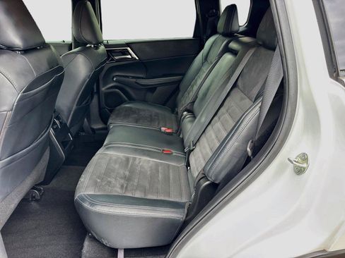 Used 2022 Mitsubishi Outlander SE AWD/4WD image 24