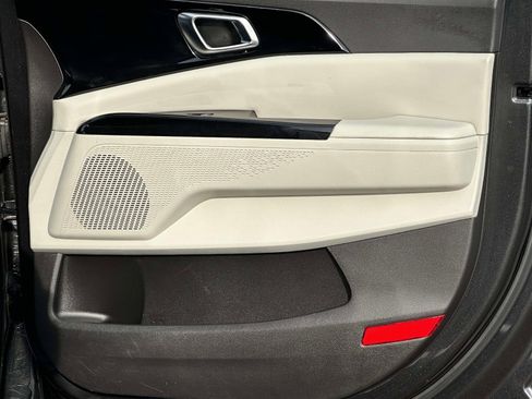 Used 2024 Kia Carnival SX image 25