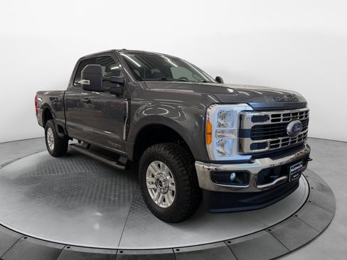 Used 2023 Ford F250 XLT w/ FX4 Off-Road Package AWD/4WD image 4