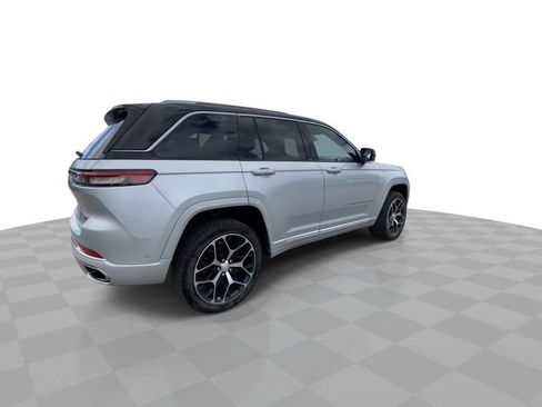 Used 2022 Jeep Grand Cherokee Summit AWD/4WD image 2