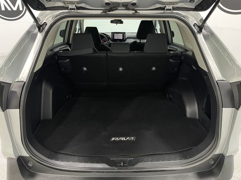 Used 2021 Toyota RAV4 LE w/ Carpet Mat Package (TMS) AWD/4WD image 26