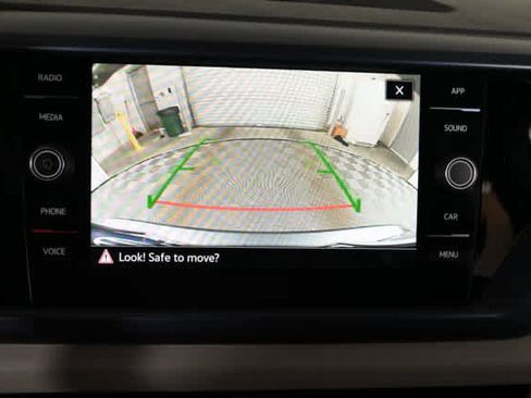 Used 2023 Volkswagen Taos SE FWD image 4