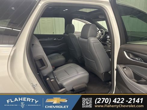 Used 2023 Buick Enclave Essence w/ Experience Buick Package image 15