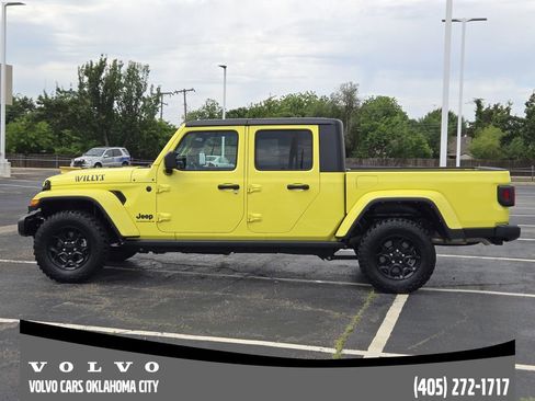 Used 2023 Jeep Gladiator Sport AWD/4WD image 3