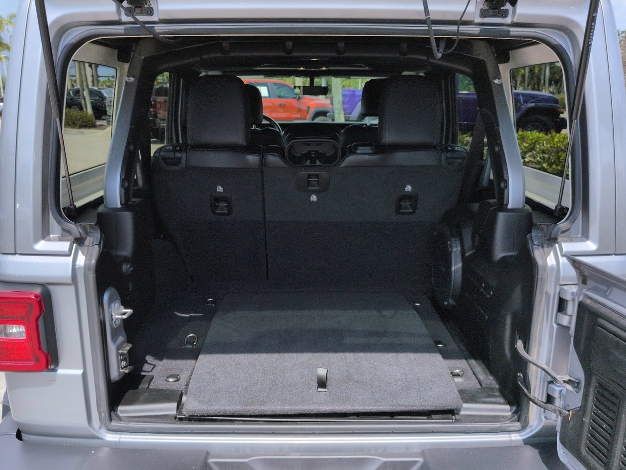 Used 2021 Jeep Wrangler Unlimited Sahara AWD/4WD image 13