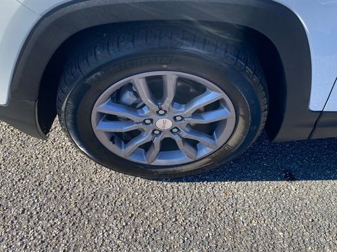 Used 2023 GMC Terrain SLT image 21