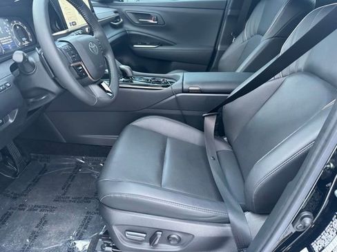 Used 2025 Toyota Crown Signia image 5