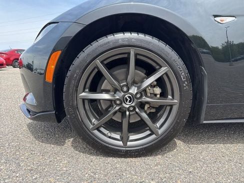 Used 2018 MAZDA MX-5 Miata Club RWD image 6