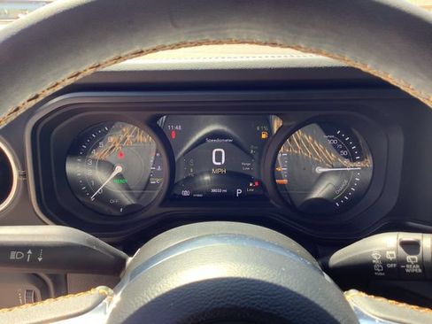Used 2024 Jeep Wrangler Unlimited Sahara w/ Technology Group AWD/4WD image 14