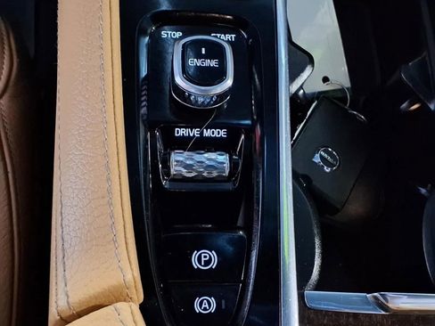 Used 2017 Volvo XC90 T6 Momentum w/ Vision Package AWD/4WD image 24