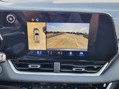 New 2026 Chevrolet Equinox LT w/ Safety and Technology Package FWD image 13