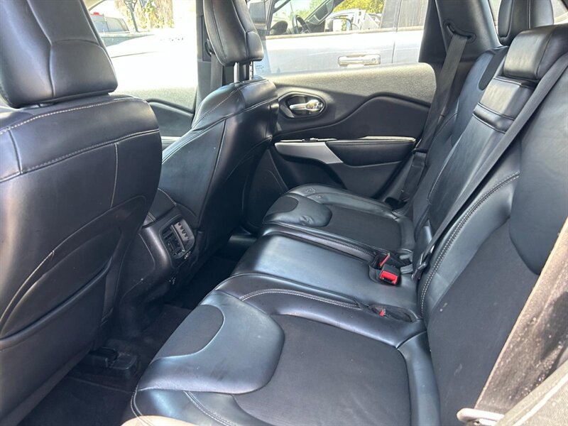 Used 2018 Jeep Cherokee Latitude Plus FWD image 14