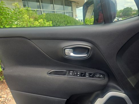 Used 2021 Jeep Renegade Latitude AWD/4WD image 14