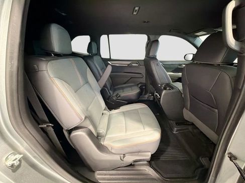 Used 2024 GMC Acadia AT4 w/ Luxury Package image 26