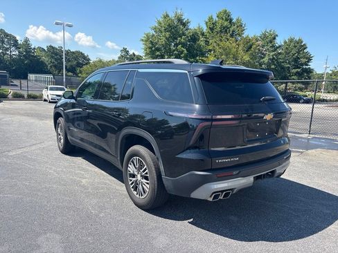 Used 2025 Chevrolet Traverse LT FWD image 5