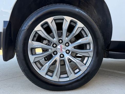 Used 2023 GMC Yukon XL Denali image 35