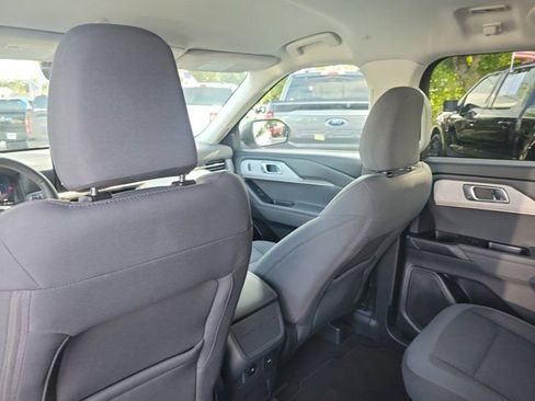 Used 2025 Ford Explorer Active AWD/4WD image 17