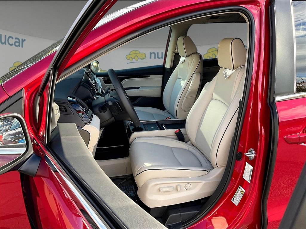 New 2026 Honda Odyssey Touring image 11