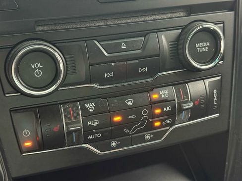 Used 2016 Ford Explorer XLT w/ Equipment Group 202A image 27