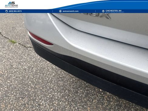 Used 2019 Chevrolet Equinox LS w/ LS Convenience Package AWD/4WD image 4