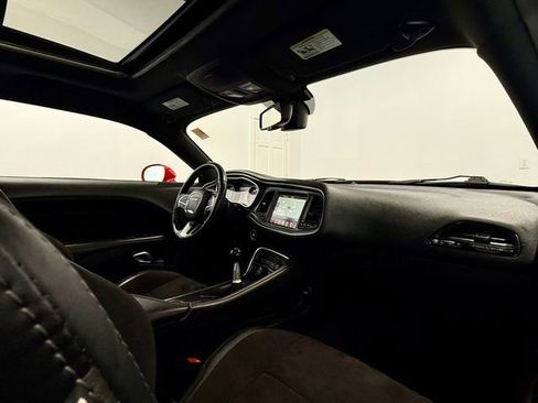 Used 2016 Dodge Challenger R/T Scat Pack w/ Leather Interior Group image 21