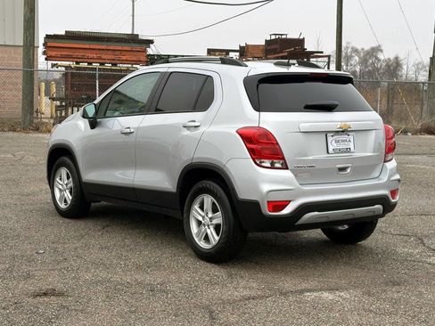 Certified 2022 Chevrolet Trax LT w/ LT Convenience Package image 3