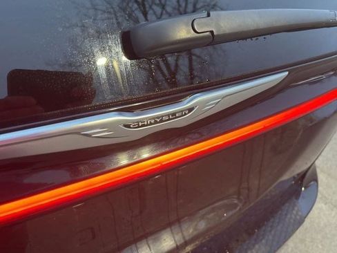 Used 2023 Chrysler Pacifica Touring-L image 47