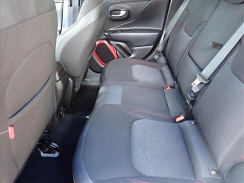 Used 2016 Jeep Renegade Trailhawk w/ Popular Equipment Group AWD/4WD image 9