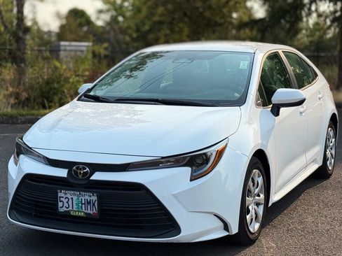 Used 2023 Toyota Corolla LE w/ Carpet Mat Package (TMS) FWD image 1