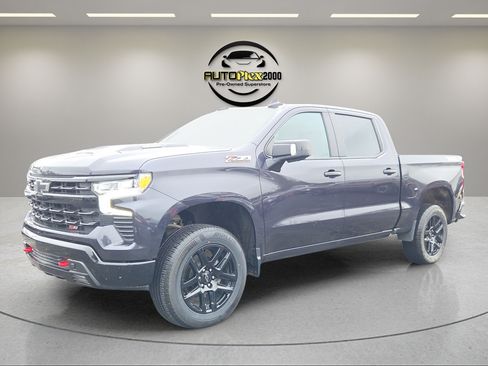 Used 2022 Chevrolet Silverado 1500 LT Trail Boss w/ LT Trail Boss Premium Package AWD/4WD image 3