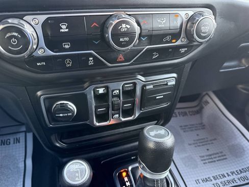 Used 2020 Jeep Wrangler Unlimited Sahara AWD/4WD image 28