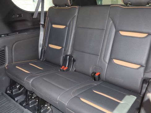 Used 2023 GMC Yukon XL AT4 w/ Technology Package AWD/4WD image 7
