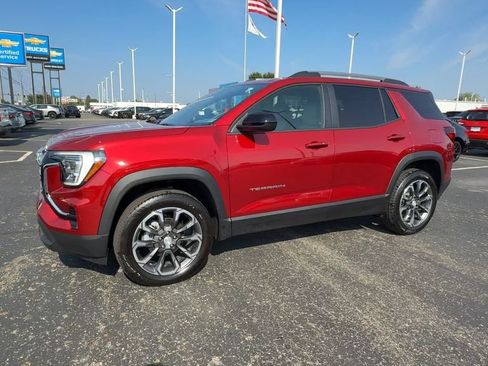 Used 2025 GMC Terrain Elevation w/ Elevation Premium Package FWD image 4