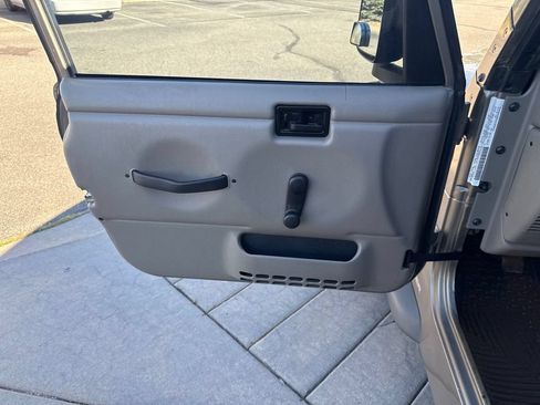 Used 2005 Jeep Wrangler X w/ Tire & Wheel Group (Ecco) AWD/4WD image 20