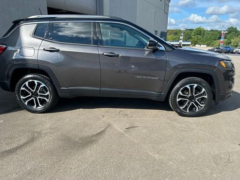 Used 2022 Jeep Compass Limited w/ Sun and Sound Group AWD/4WD image 7