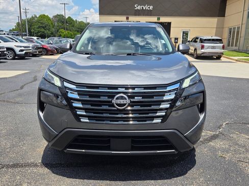 Used 2025 Nissan Rogue SV FWD image 2