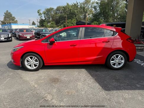 Used 2017 Chevrolet Cruze LT w/ Sun And Sound Package FWD image 4