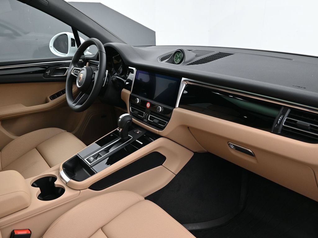 Certified 2026 Porsche Macan AWD/4WD image 14