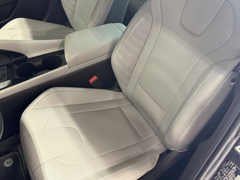 Certified 2024 Hyundai Elantra Limited FWD image 18