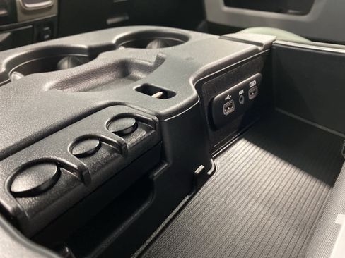 Used 2019 RAM 1500 Classic SLT image 24